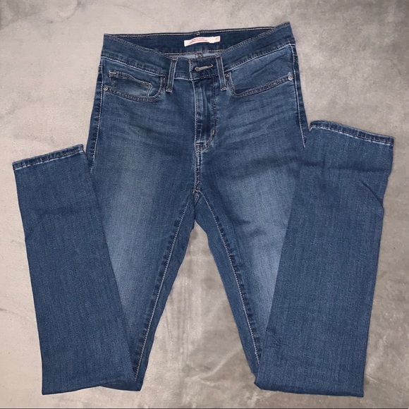 Levi’s Slimming Skinny Jeans (Medium Wash) - Picture 4 of 5